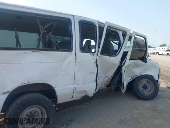 ✅ 2009 Ford Econoline Passenger XL • VIN: 1FBSS31L19DA17736 • Lot: 42322899. Wystawiony na IAAI z przebiegiem Nie podano. Bezpłatny archiwum sprzedaży aukcyjnych z USA i szczegółowy raport historii pojazdu na DreamBid. Zdjęcie 6.