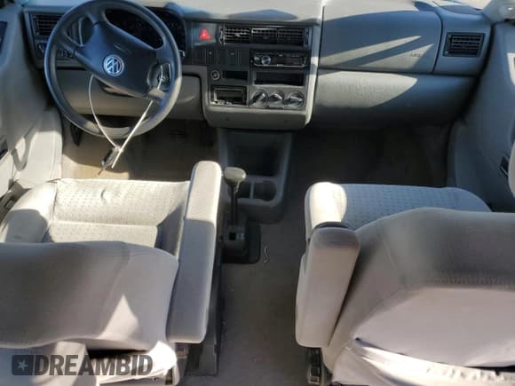 ✅ 2003 Volkswagen EuroVan MV • VIN: WV2NB47033H029173 • Lot: 82377584. Listed on Copart with 231,083 mi. Free auction sales archive from the USA and detailed vehicle history report at DreamBid. Image 8.