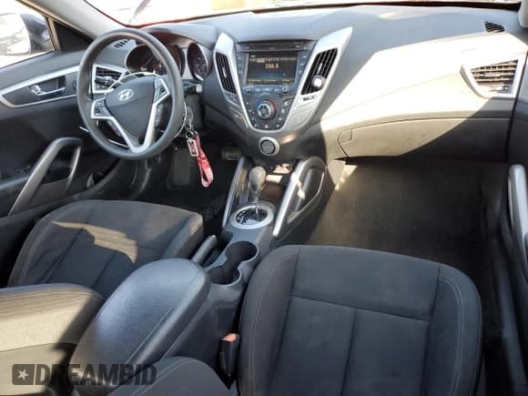 ✅ 2016 Hyundai Veloster • VIN: KMHTC6AD3GU270010 • Lot: 83440264. Wystawiony na Copart z przebiegiem 96 314 mil. Bezpłatny archiwum sprzedaży aukcyjnych z USA i szczegółowy raport historii pojazdu na DreamBid. Zdjęcie 8.