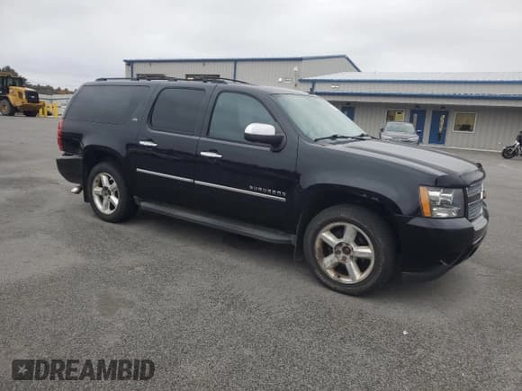 ✅ 2013 Chevrolet Suburban LTZ • VIN: 1GNSKKE74DR121174 • Lot: 90267505. Wystawiony na Copart z przebiegiem 181 025 mil. Bezpłatny archiwum sprzedaży aukcyjnych z USA i szczegółowy raport historii pojazdu na DreamBid. Zdjęcie 4.