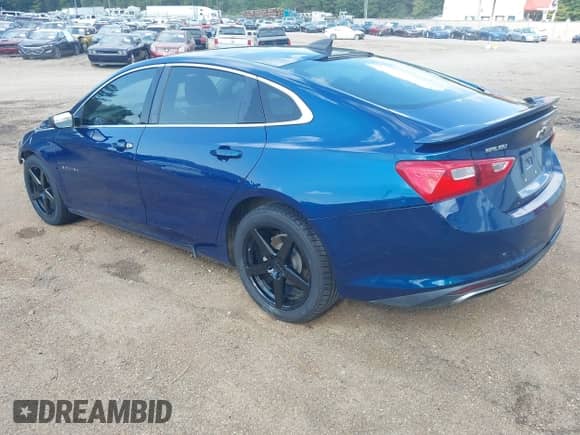 2019 Chevrolet Malibu RS z VIN 1G1ZG5ST2KF214312, wystawiony jako IAAI lot #43234853 z przebiegiem 139 114 mil mil oraz . Historia ofert i sprzedaży dostępna na DreamBid. Obrazek 3.