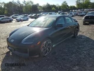 ✅ 2023 Hyundai Ioniq 6 Limited • VIN: KMHM54AA7PA027892 • Лот: 56570515. Опубликован ранее на Copart с пробегом 32 939 миль. Бесплатный доступ к архиву аукционных продаж из США и подробный отчёт об истории автомобиля на DreamBid. Изображение 1.