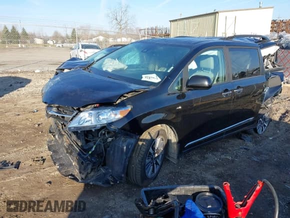 ✅ 2018 Toyota Sienna XLE • VIN: 5TDDZ3DC9JS207367 • Lot: 41877615. Listed on IAAI with 104,500 mi. Free auction sales archive from the USA and detailed vehicle history report at DreamBid. Image 20.