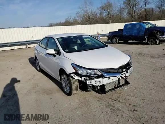 ✅ 2019 Chevrolet Cruze LS • VIN: 1G1BC5SM6K7153224 • Lot: 48584253. Listed on Copart with 10,525 mi. Free auction sales archive from the USA and detailed vehicle history report at DreamBid. Image 11.