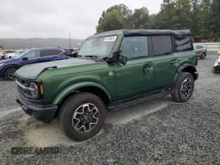 ✅ 2024 Ford Bronco Outer Banks • VIN: 1FMDE8BH8RLB49705 • Lot: 84180435. Wystawiony na Copart z przebiegiem 3 900 mil. Bezpłatny archiwum sprzedaży aukcyjnych z USA i szczegółowy raport historii pojazdu na DreamBid. Zdjęcie 1.