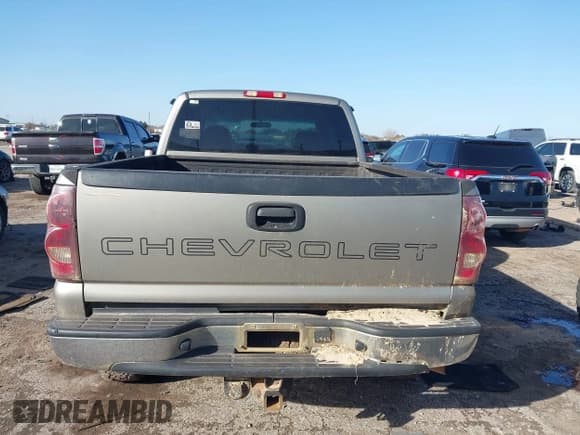 ✅ 2003 Chevrolet Silverado 2500HD LS • VIN: 1GCHC29113E232275 • Lot: 41367050. Listed on IAAI with 266,450 mi. Free auction sales archive from the USA and detailed vehicle history report at DreamBid. Image 16.