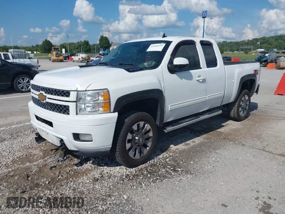 ✅ 2013 Chevrolet Silverado 3500HD Work Truck • VIN: 1GC2KYEG8DZ181745 • Lot: 42968414. Listed on IAAI with 421,104 mi. Free auction sales archive from the USA and detailed vehicle history report at DreamBid. Image 2.