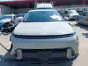 2024 Hyundai Kona SE z VIN KM8HA3AB7RU106593, wystawiony jako IAAI lot #43065618 z przebiegiem 16 699 mil mil oraz . Historia ofert i sprzedaży dostępna na DreamBid. Obrazek 12.