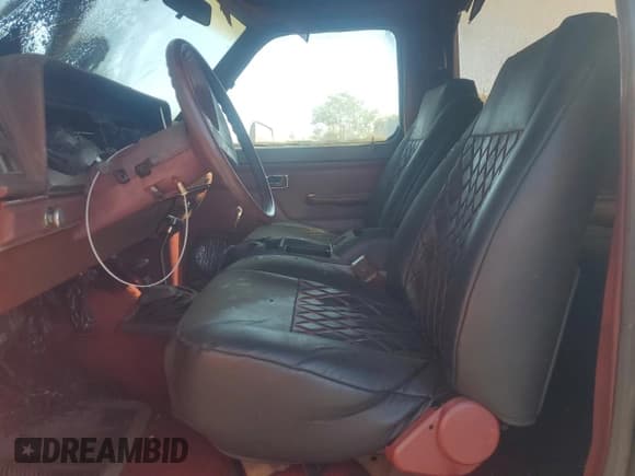 ✅ 1986 Ford Bronco • VIN: 1FMCU14TXGUB73650 • Lot: 69687785. Wystawiony na Copart z przebiegiem Nie podano. Bezpłatny archiwum sprzedaży aukcyjnych z USA i szczegółowy raport historii pojazdu na DreamBid. Zdjęcie 7.