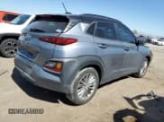 ✅ 2019 Hyundai Kona SEL • VIN: KM8K22AA7KU354904 • Лот: 56124314. Опубликован ранее на Copart с пробегом 33 228 миль. Бесплатный доступ к архиву аукционных продаж из США и подробный отчёт об истории автомобиля на DreamBid. Изображение 3.