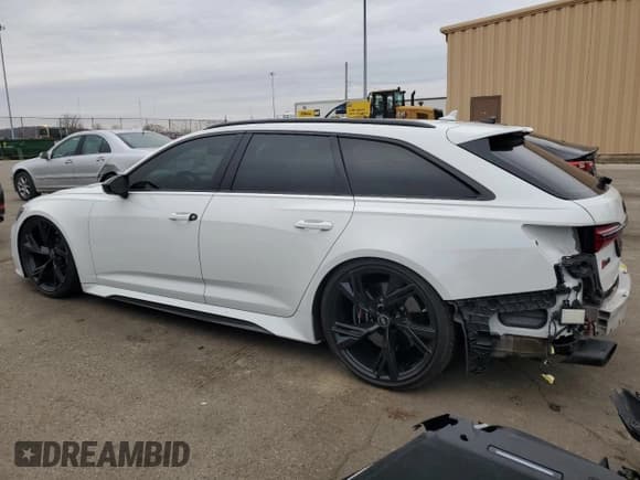 ✅ 2022 Audi RS 6 • VIN: WUA1CBF29NN900733 • Лот: 43704725. Опубликован ранее на Copart с пробегом 27 982 миль. Бесплатный доступ к архиву аукционных продаж из США и подробный отчёт об истории автомобиля на DreamBid. Изображение 2.