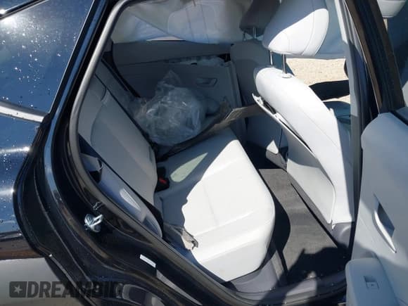 ✅ 2025 Hyundai Kona SEL • VIN: KM8HB3AB6SU307646 • Lot: 43621100. Listed on IAAI with 8,945 mi. Free auction sales archive from the USA and detailed vehicle history report at DreamBid. Image 8.