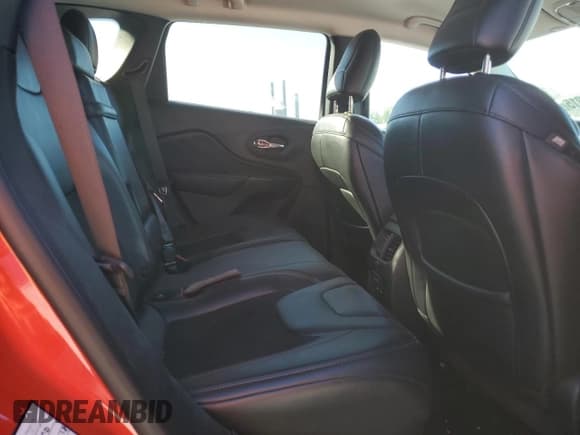 ✅ 2019 Jeep Cherokee Trailhawk • VIN: 1C4PJMBX2KD298687 • Lot: 86697315. Wystawiony na Copart z przebiegiem 57 949 mil. Bezpłatny archiwum sprzedaży aukcyjnych z USA i szczegółowy raport historii pojazdu na DreamBid. Zdjęcie 11.