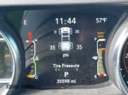 ✅ 2023 Jeep Gladiator Mojave • VIN: 1C6JJTEG8PL536381 • Lot: 43579748. Wystawiony na IAAI z przebiegiem 35 598 mil. Bezpłatny archiwum sprzedaży aukcyjnych z USA i szczegółowy raport historii pojazdu na DreamBid. Zdjęcie 15.