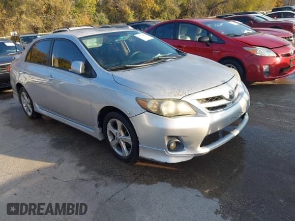 ✅ 2011 Toyota Corolla L • VIN: 2T1BU4EE7BC605747 • Lot: 43721802. Wystawiony na IAAI z przebiegiem 188 455 mil. Bezpłatny archiwum sprzedaży aukcyjnych z USA i szczegółowy raport historii pojazdu na DreamBid. Zdjęcie 1.