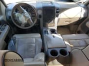 ✅ 2024 Lincoln Mark LT • VIN: 5LTPW16527FJ05777 • Lot: 46842065. Wystawiony na Copart z przebiegiem 115 139 mil. Bezpłatny archiwum sprzedaży aukcyjnych z USA i szczegółowy raport historii pojazdu na DreamBid. Zdjęcie 8.