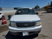 ✅ 2000 Ford Expedition XLT • VIN: 1FMRU1565YLB51551 • Lot: 71174715. Wystawiony na Copart z przebiegiem Nie podano. Bezpłatny archiwum sprzedaży aukcyjnych z USA i szczegółowy raport historii pojazdu na DreamBid. Zdjęcie 5.