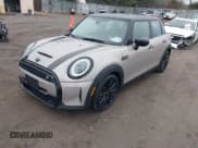 ✅ 2024 MINI Hardtop 4 Door Cooper S • VIN: WMW53DK02R2U87752 • Lot: 41667291. Wystawiony na IAAI z przebiegiem 28 980 mil. Bezpłatny archiwum sprzedaży aukcyjnych z USA i szczegółowy raport historii pojazdu na DreamBid. Zdjęcie 2.