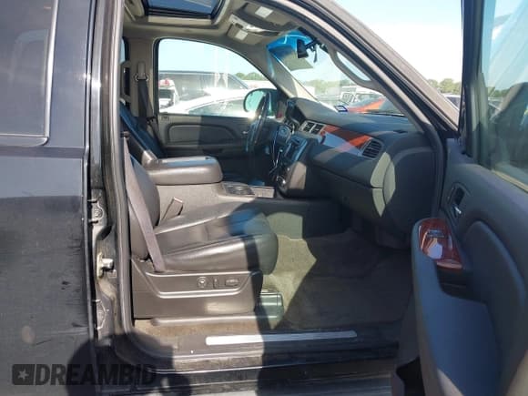 ✅ 2009 GMC Yukon SLT 4SB • VIN: 1GKFK33019R106407 • Lot: 42698716. Listed on IAAI with 302,389 mi. Free auction sales archive from the USA and detailed vehicle history report at DreamBid. Image 5.