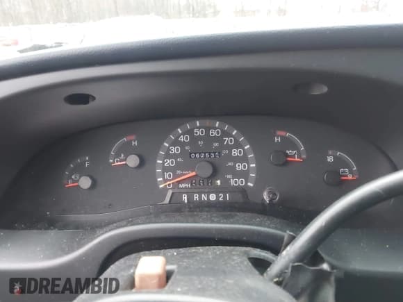 ✅ 1997 Ford Econoline Wagon XL • VIN: 1FBJS31L0VHA00828 • Lot: 41469233. Wystawiony na IAAI z przebiegiem 62 532 mil. Bezpłatny archiwum sprzedaży aukcyjnych z USA i szczegółowy raport historii pojazdu na DreamBid. Zdjęcie 7.