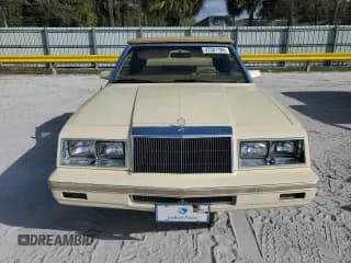 ✅ 1982 Chrysler LeBaron • VIN: 1C3BC45B6CG185348 • Lot: 47381185. Wystawiony na Copart z przebiegiem 69 381 mil. Bezpłatny archiwum sprzedaży aukcyjnych z USA i szczegółowy raport historii pojazdu na DreamBid. Zdjęcie 5.