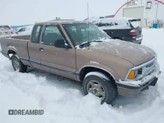 ✅ 1997 Chevrolet S-10 LS • VIN: 1GCDT19X9V8194924 • Лот: 41456293. Опубликован ранее на IAAI с пробегом 151 839 миль. Бесплатный доступ к архиву аукционных продаж из США и подробный отчёт об истории автомобиля на DreamBid. Изображение 1.