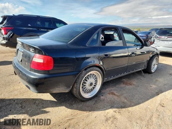 ✅ 1998 Audi A4 • VIN: WAUCB28D3WA090223 • Lot: 85363505. Wystawiony na Copart z przebiegiem 191 636 mil. Bezpłatny archiwum sprzedaży aukcyjnych z USA i szczegółowy raport historii pojazdu na DreamBid. Zdjęcie 3.