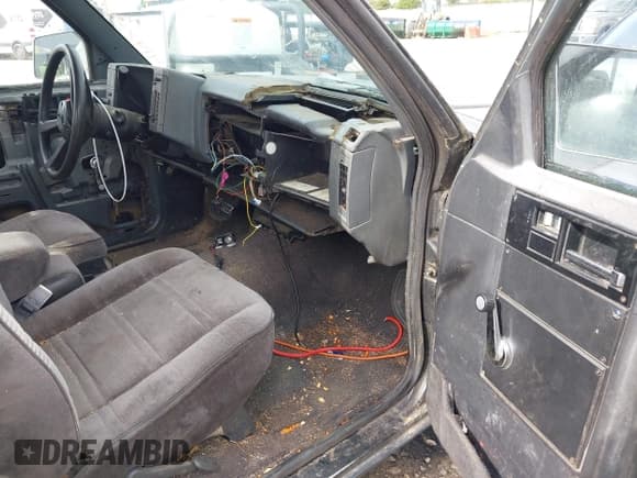 ✅ 1993 Chevrolet S-10 LS • VIN: 1GCCS19Z1P0180985 • Лот: 41973859. Опубликован ранее на IAAI с пробегом 169 909 миль. Бесплатный доступ к архиву аукционных продаж из США и подробный отчёт об истории автомобиля на DreamBid. Изображение 5.