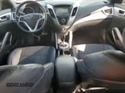 ✅ 2016 Hyundai Veloster • VIN: KMHTC6AD4GU299242 • Lot: 75996484. Wystawiony na Copart z przebiegiem 83 644 mil. Bezpłatny archiwum sprzedaży aukcyjnych z USA i szczegółowy raport historii pojazdu na DreamBid. Zdjęcie 8.