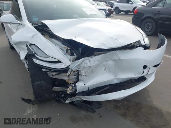 ✅ 2018 Tesla Model 3 Long Range Battery • VIN: 5YJ3E1EB6JF121990 • Lot: 43679526. Listed on IAAI with 41,325 mi. Free auction sales archive from the USA and detailed vehicle history report at DreamBid. Image 6.