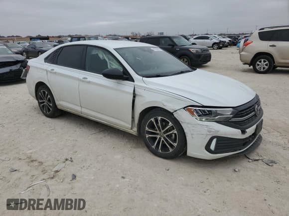 ✅ 2023 Volkswagen Jetta Sport • VIN: 3VWAM7BU4PM007068 • Лот: 43758525. Опубликован ранее на Copart с пробегом 70 787 миль. Бесплатный доступ к архиву аукционных продаж из США и подробный отчёт об истории автомобиля на DreamBid. Изображение 4.