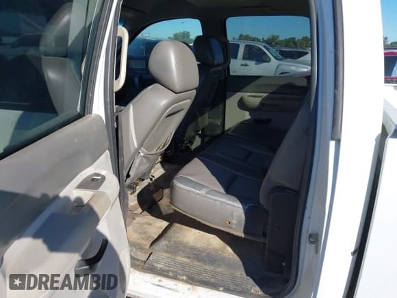 ✅ 2011 Chevrolet Silverado 2500HD Work Truck • VIN: 1GC1KVCG0BF188538 • Lot: 43554827. Wystawiony na IAAI z przebiegiem 205 000 mil. Bezpłatny archiwum sprzedaży aukcyjnych z USA i szczegółowy raport historii pojazdu na DreamBid. Zdjęcie 8.