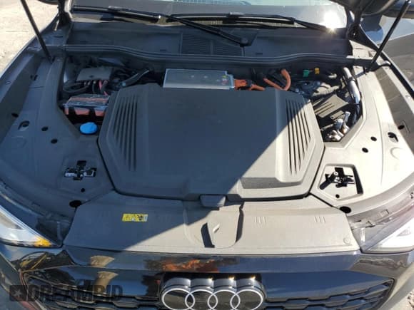 ✅ 2024 Audi Q8 e-tron Premium Plus • VIN: WA15AAGE7RB063361 • Lot: 86252055. Wystawiony na Copart z przebiegiem 7 848 mil. Bezpłatny archiwum sprzedaży aukcyjnych z USA i szczegółowy raport historii pojazdu na DreamBid. Zdjęcie 12.