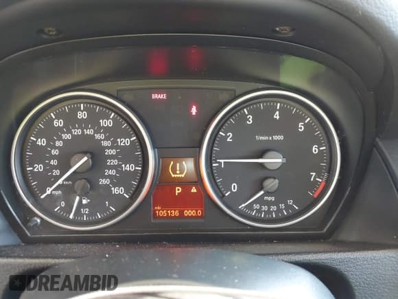 ✅ 2015 BMW X1 xDrive28i • VIN: WBAVL1C5XFVY32688 • Lot: 43784390. Wystawiony na IAAI z przebiegiem 105 136 mil. Bezpłatny archiwum sprzedaży aukcyjnych z USA i szczegółowy raport historii pojazdu na DreamBid. Zdjęcie 7.