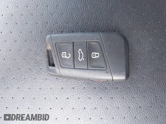 ✅ 2018 Volkswagen Atlas SE • VIN: 1V2CP2CA2JC593755 • Lot: 42381332. Listed on IAAI with 62,664 mi. Free auction sales archive from the USA and detailed vehicle history report at DreamBid. Image 11.