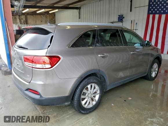 ✅ 2017 Kia Sorento LX • VIN: 5XYPG4A35HG297623 • Лот: 94294965. Опубликован ранее на Copart с пробегом 120 279 миль. Бесплатный доступ к архиву аукционных продаж из США и подробный отчёт об истории автомобиля на DreamBid. Изображение 3.