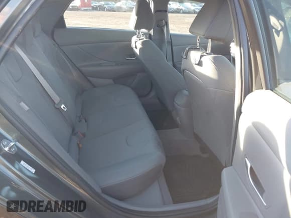 ✅ 2024 Hyundai Elantra SE • VIN: KMHLL4DG3RU784047 • Lot: 43445106. Wystawiony na IAAI z przebiegiem 16 015 mil. Bezpłatny archiwum sprzedaży aukcyjnych z USA i szczegółowy raport historii pojazdu na DreamBid. Zdjęcie 8.