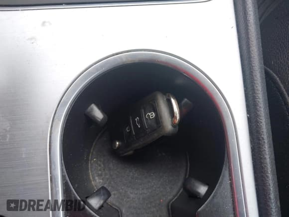 ✅ 2013 Volkswagen Passat SE • VIN: 1VWBH7A38DC032697 • Лот: 42446672. Опубликован ранее на IAAI с пробегом 287 102 миль. Бесплатный доступ к архиву аукционных продаж из США и подробный отчёт об истории автомобиля на DreamBid. Изображение 11.