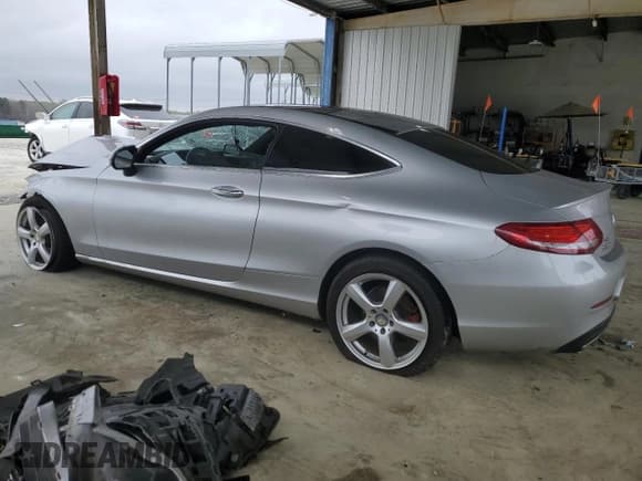 ✅ 2018 Mercedes-Benz C 300 • VIN: WDDWJ4KB4JF676016 • Lot: 50970905. Wystawiony na Copart z przebiegiem 109 381 mil. Bezpłatny archiwum sprzedaży aukcyjnych z USA i szczegółowy raport historii pojazdu na DreamBid. Zdjęcie 2.