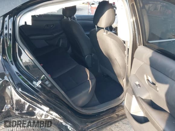 ✅ 2025 Nissan Sentra S • VIN: 3N1AB8BV3SY249345 • Lot: 43275350. Wystawiony na IAAI z przebiegiem Nie podano. Bezpłatny archiwum sprzedaży aukcyjnych z USA i szczegółowy raport historii pojazdu na DreamBid. Zdjęcie 8.