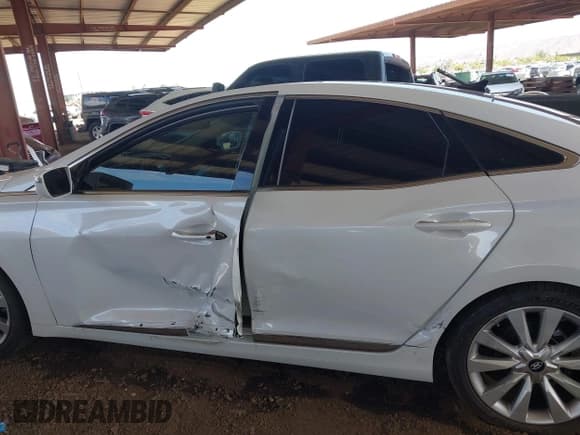 ✅ 2015 Hyundai Azera Limited • VIN: KMHFH4JG4FA483805 • Лот: 42174912. Опубликован ранее на IAAI с пробегом 45 903 миль. Бесплатный доступ к архиву аукционных продаж из США и подробный отчёт об истории автомобиля на DreamBid. Изображение 14.