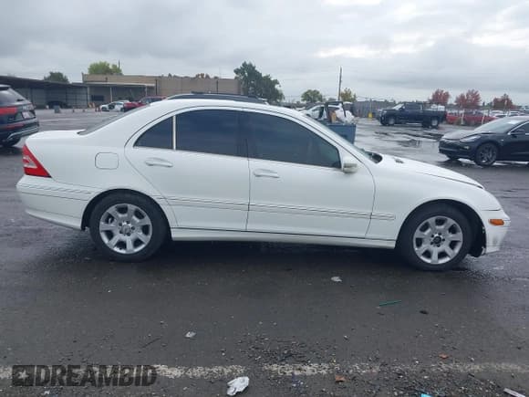 ✅ 2005 Mercedes-Benz C 240 • VIN: WDBRF61J85F576261 • Лот: 43698747. Опубликован ранее на IAAI с пробегом 220 061 миль. Бесплатный доступ к архиву аукционных продаж из США и подробный отчёт об истории автомобиля на DreamBid. Изображение 13.