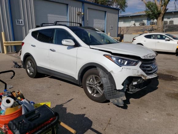 ✅ 2018 Hyundai Santa Fe 2.4L • VIN: 5NMZUDLB1JH081821 • Лот: 63705114. Опубликован ранее на Copart с пробегом 39 484 миль. Бесплатный доступ к архиву аукционных продаж из США и подробный отчёт об истории автомобиля на DreamBid. Изображение 4.