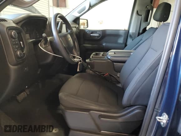 ✅ 2021 Chevrolet Silverado 1500 Custom • VIN: 1GCRYBEK7MZ109529 • Lot: 87066905. Wystawiony na Copart z przebiegiem 69 628 mil. Bezpłatny archiwum sprzedaży aukcyjnych z USA i szczegółowy raport historii pojazdu na DreamBid. Zdjęcie 7.