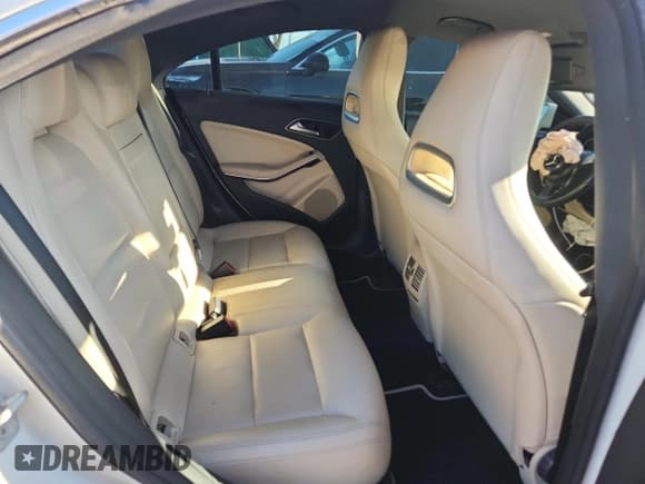 ✅ 2016 Mercedes-Benz CLA 250 • VIN: WDDSJ4EB5GN381256 • Lot: 69840435. Wystawiony na Copart z przebiegiem 120 868 mil. Bezpłatny archiwum sprzedaży aukcyjnych z USA i szczegółowy raport historii pojazdu na DreamBid. Zdjęcie 10.