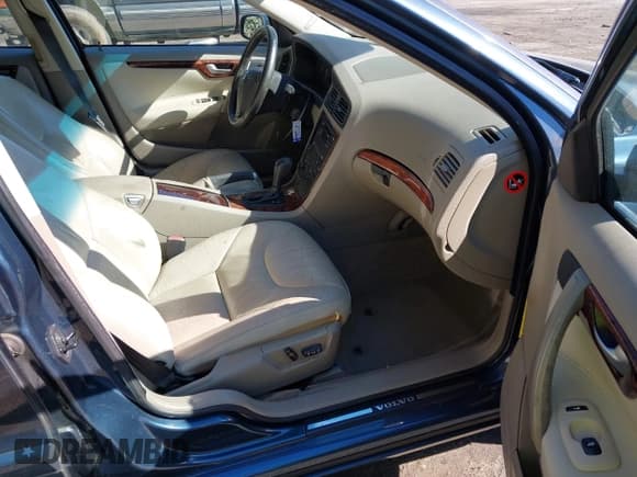 ✅ 2006 Volvo S60 2.5L Turbo • VIN: YV1RS592X62543608 • Lot: 43493308. Wystawiony na IAAI z przebiegiem 185 918 mil. Bezpłatny archiwum sprzedaży aukcyjnych z USA i szczegółowy raport historii pojazdu na DreamBid. Zdjęcie 5.