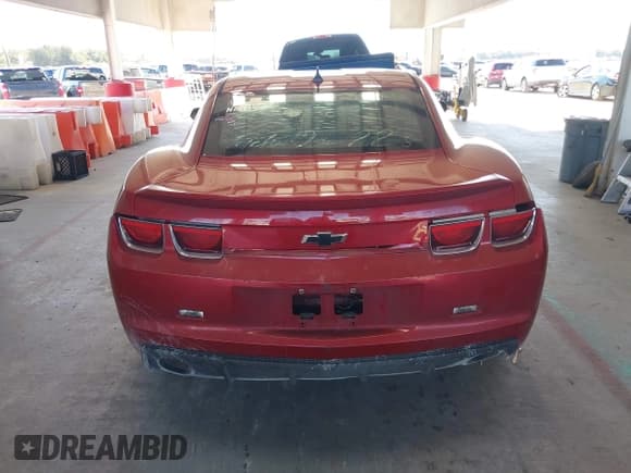 ✅ 2012 Chevrolet Camaro 1LT • VIN: 2G1FB1E36C9200008 • Lot: 43680140. Wystawiony na IAAI z przebiegiem 184 559 mil. Bezpłatny archiwum sprzedaży aukcyjnych z USA i szczegółowy raport historii pojazdu na DreamBid. Zdjęcie 16.