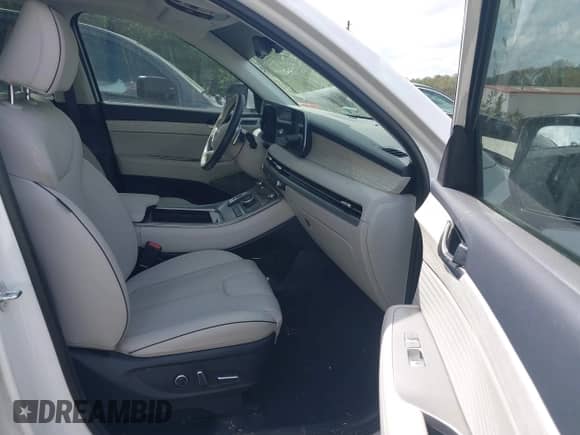 2025 Hyundai Palisade Calligraphy z VIN KM8R74GE8SU828199, wystawiony jako IAAI lot #41939641 z przebiegiem 16 939 mil mil oraz . Historia ofert i sprzedaży dostępna na DreamBid. Obrazek 5.