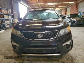 ✅ 2011 Kia Sorento SX • VIN: 5XYKW4A22BG111080 • Лот: 93968255. Опубликован ранее на Copart с пробегом 176 202 миль. Бесплатный доступ к архиву аукционных продаж из США и подробный отчёт об истории автомобиля на DreamBid. Изображение 5.