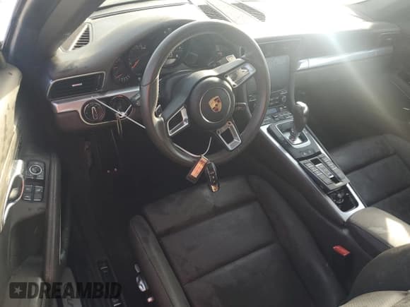 ✅ 2017 Porsche 911 Carrera • VIN: WP0CA2A9XHS141399 • Лот: 75233044. Опубликован ранее на Copart с пробегом Не указан. Бесплатный доступ к архиву аукционных продаж из США и подробный отчёт об истории автомобиля на DreamBid. Изображение 8.